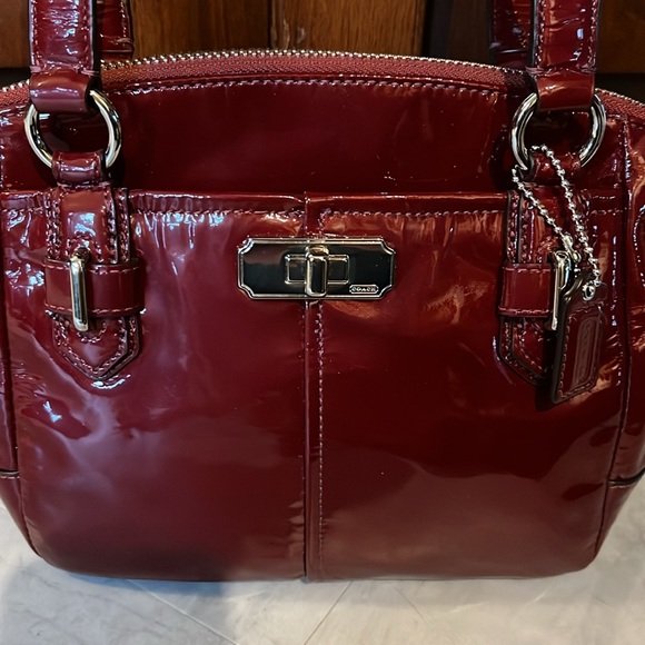 Coach  patent leather in deep Red/ dark cherry Satchel   New without tags  small - Picture 3 of 13
